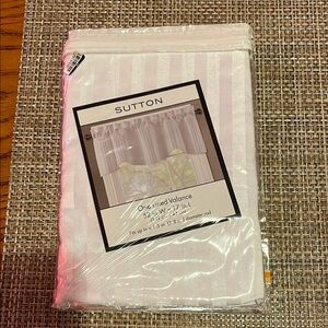 Sutton White Valance